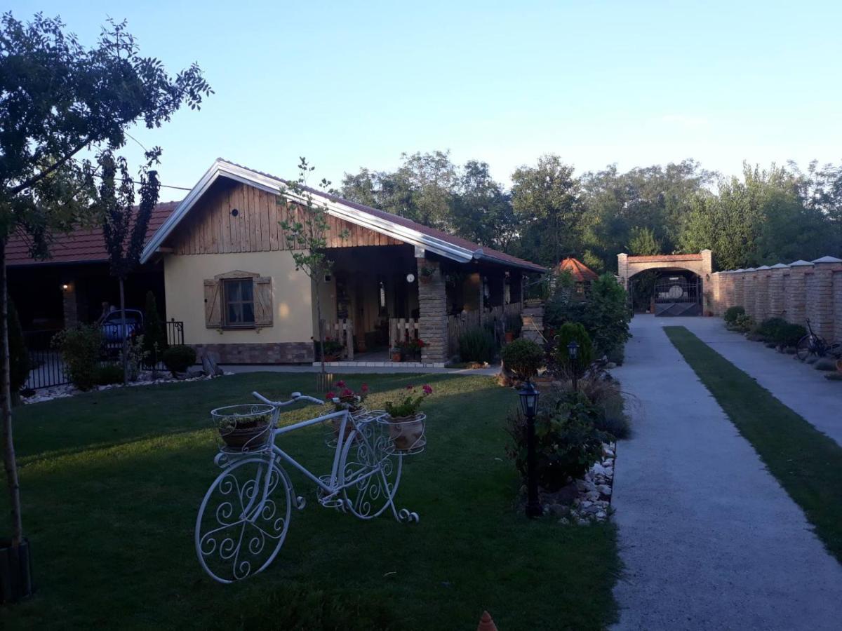 Rita Apartman & Studio Zrenjanin Luaran gambar